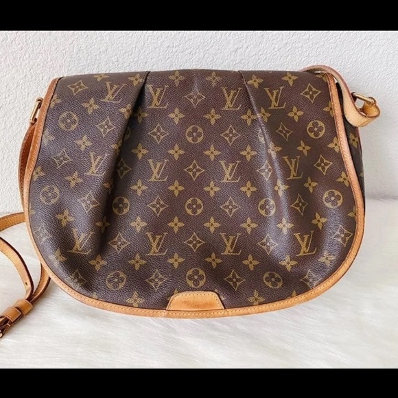 Louis Vuitton Handbags - WOULD LIKE TO TRADE FOR A SMALLER CROSSBODY. AUTH. Louis Vuitton Menilmontant